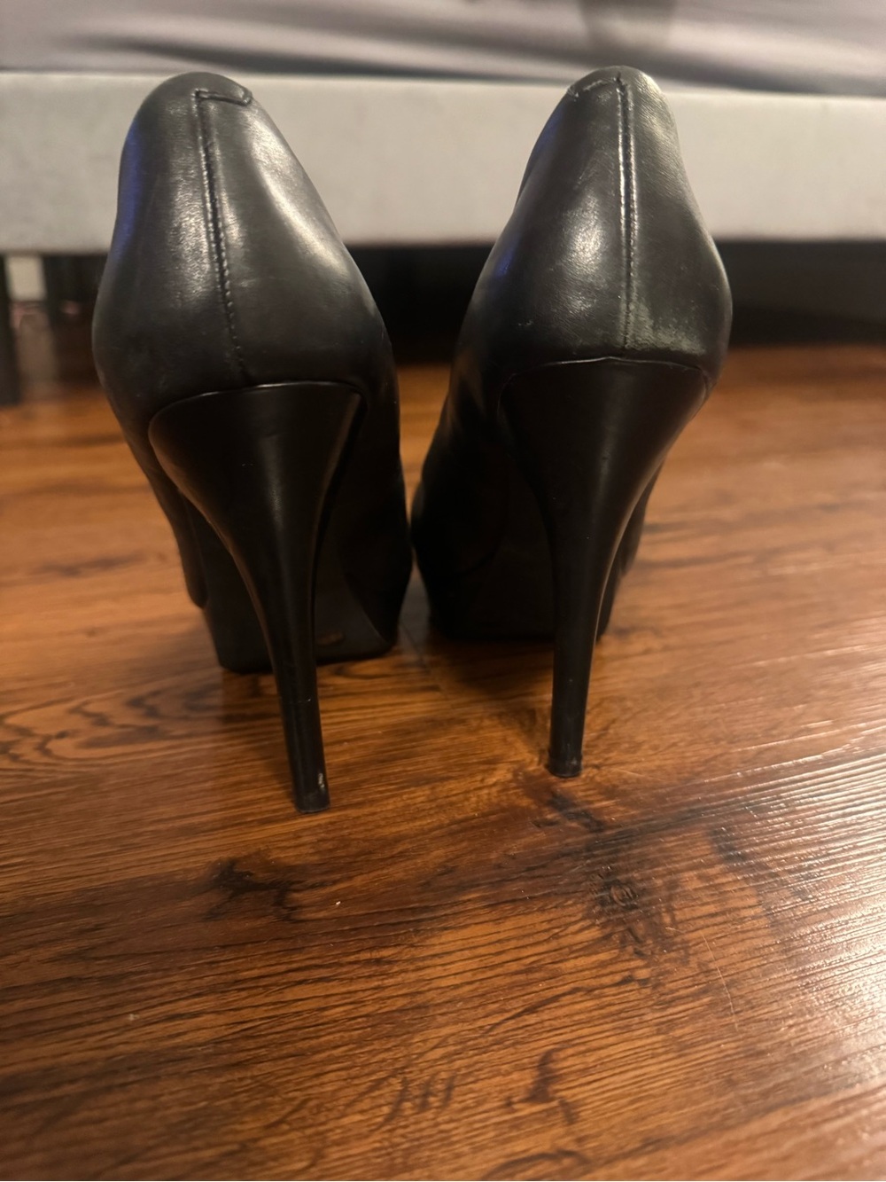 Jessica Simpson Black Leather Round-Toe Pumps - Picture 4 of 5